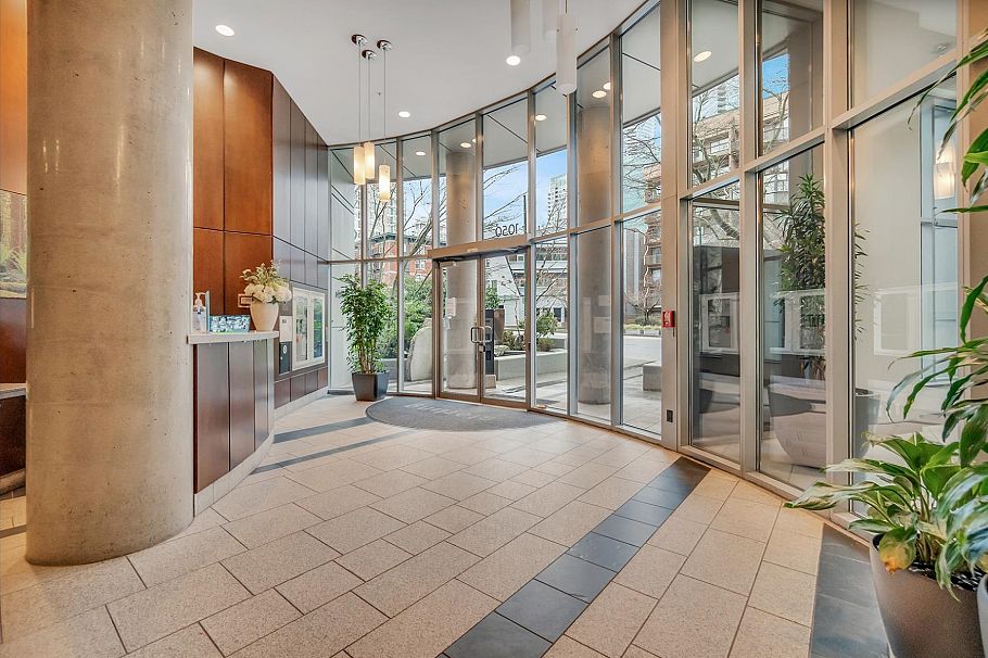 1907 1050 Smithe Street Vancouver, BC - 3