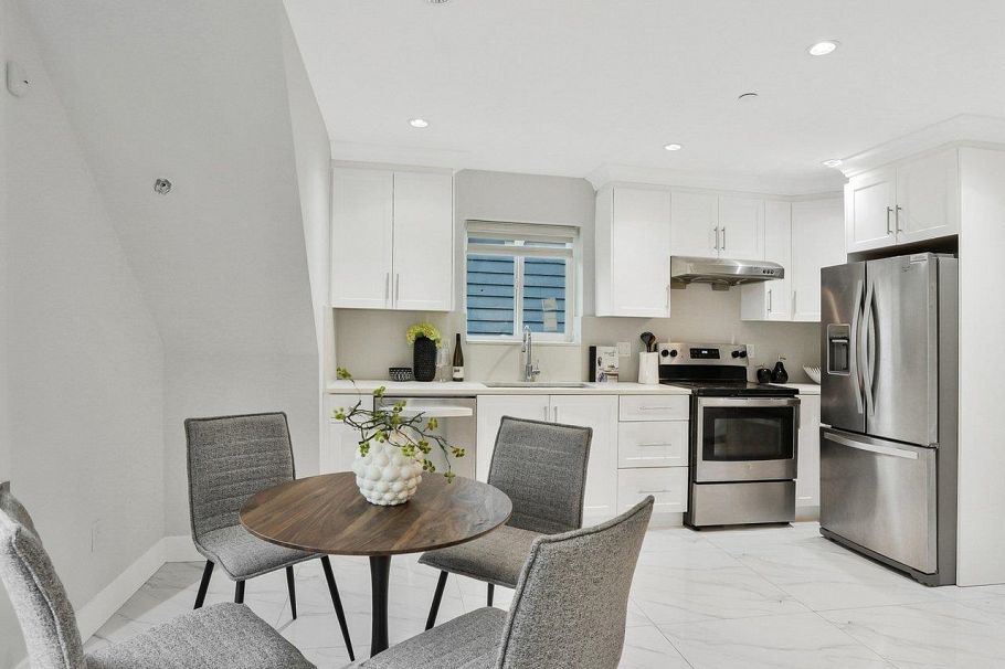 1018 E 24th Avenue Vancouver, BC - 11