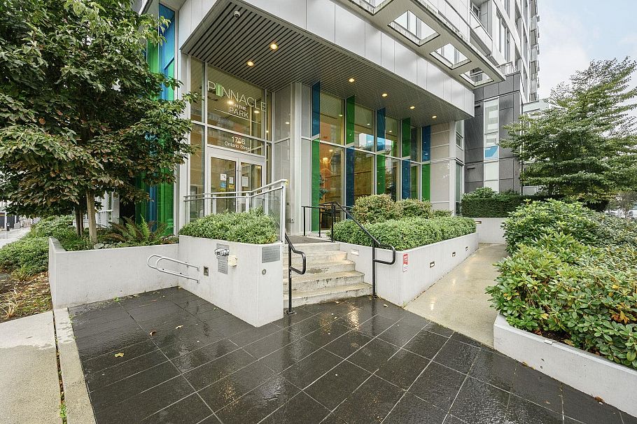 708 1708 Ontario Street Vancouver, BC - 3