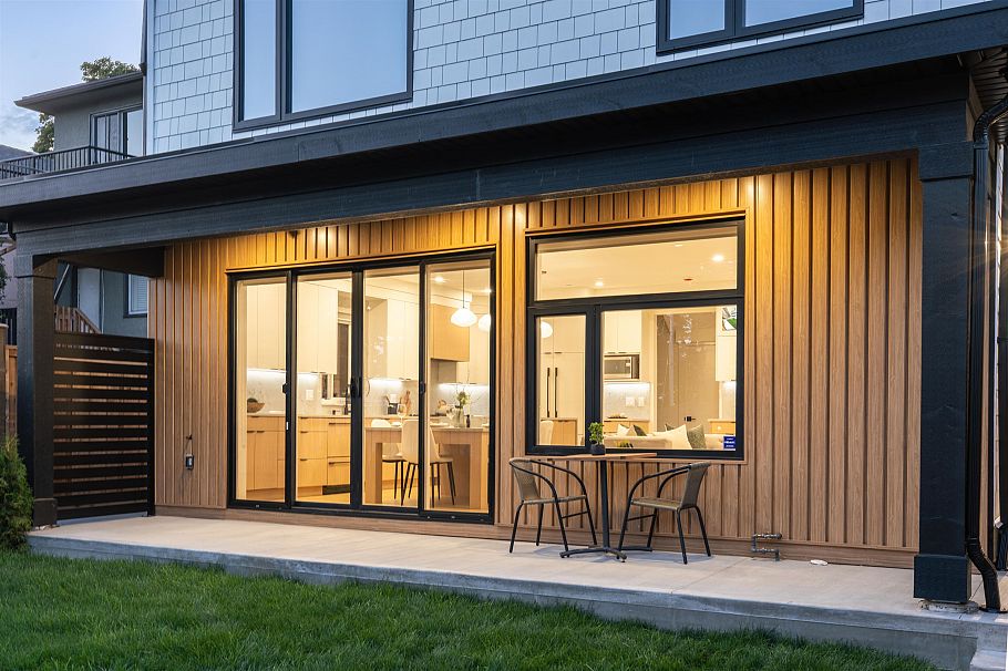 2 3576 E Pender Street Vancouver, BC - 35