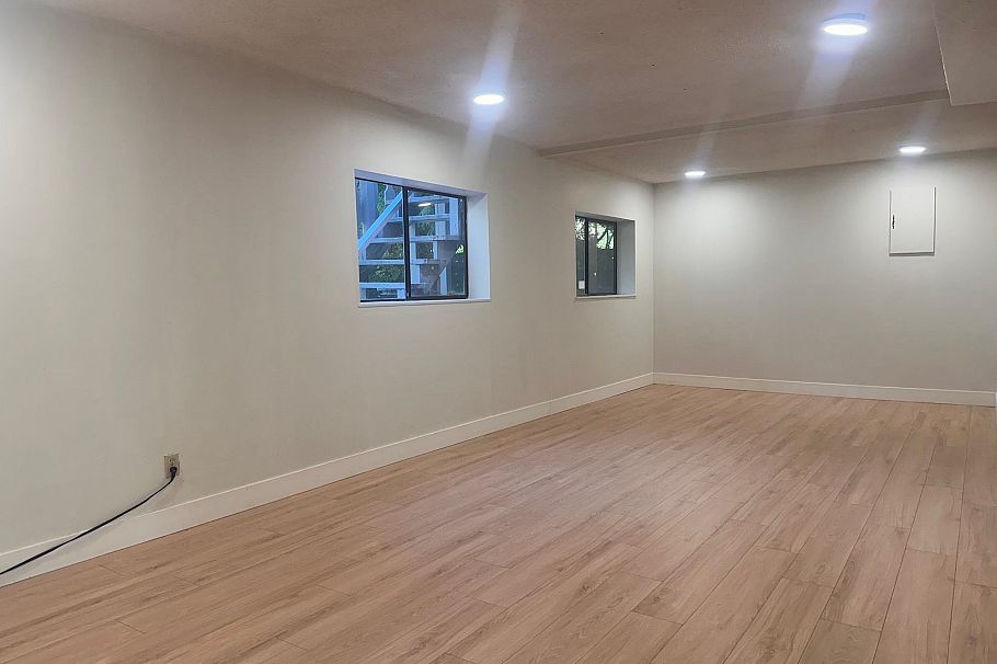 3431 E 52nd Avenue Vancouver, BC - 4