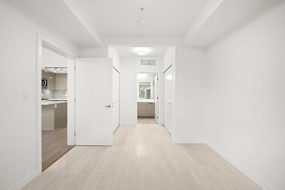 102 10177 River Drive Richmond, BC - 11