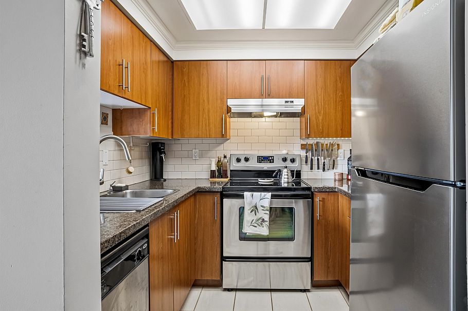 205 235 W 4th Street North Vancouver, BC - 7