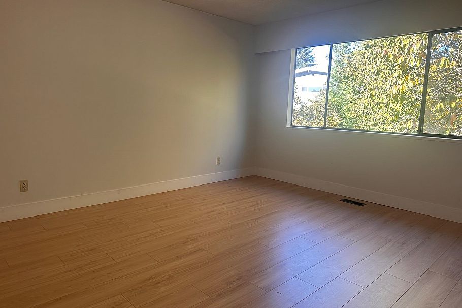 3431 E 52nd Avenue Vancouver, BC - 5