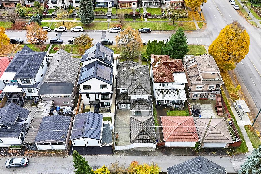 2915 Charles Street Vancouver, BC - 34