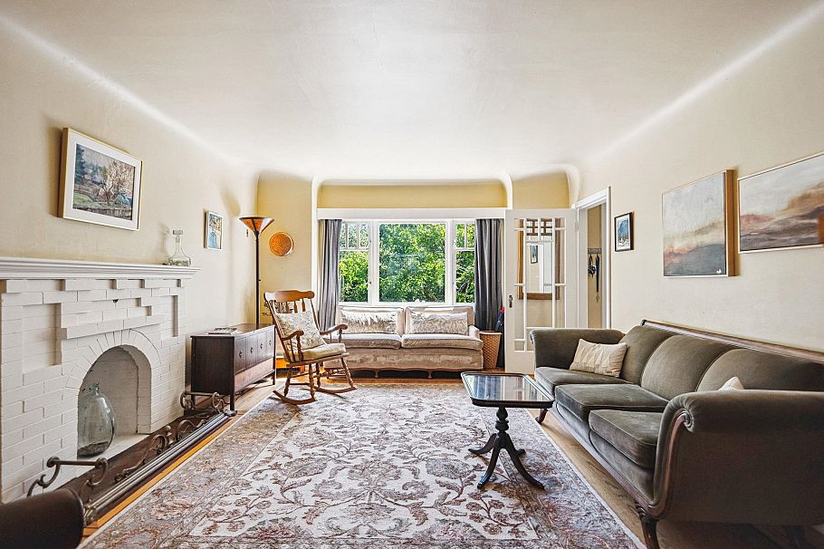 4533 W 8th Avenue Vancouver, BC - 5