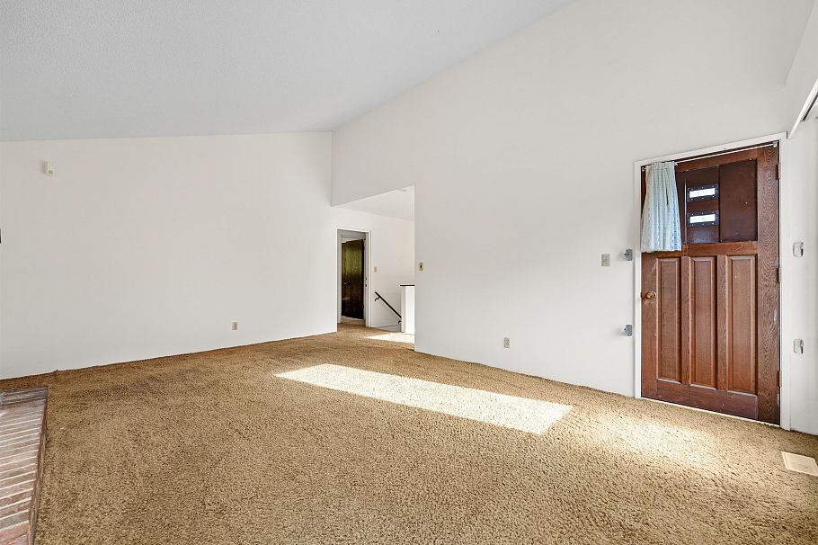 1006 Hendecourt Road North Vancouver, BC - 10