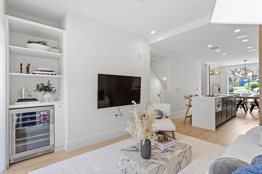 555 W 26th Avenue Vancouver, BC - 19