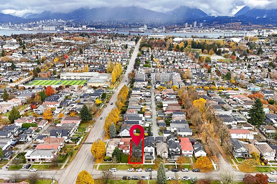 2915 Charles Street Vancouver, BC - 35