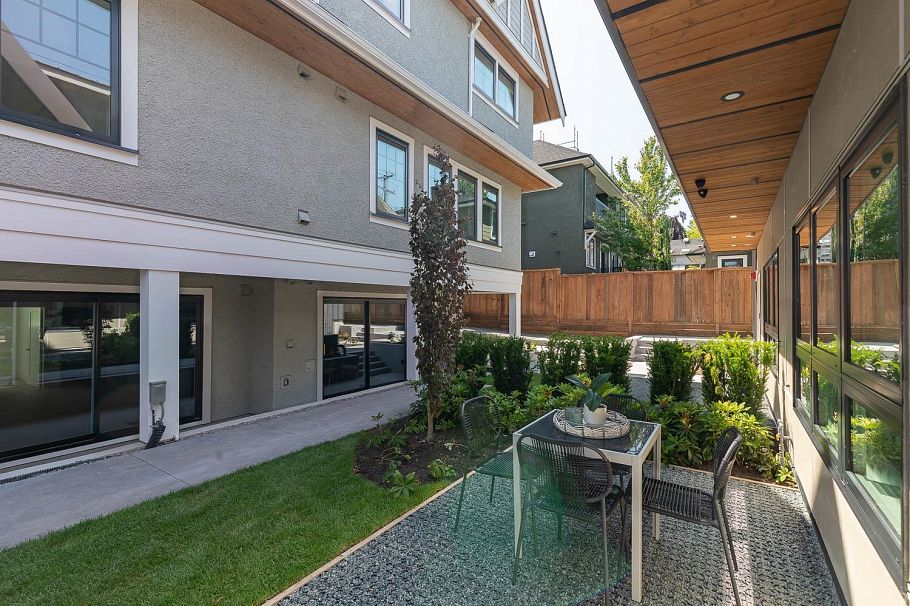 1135 W 33rd Avenue Vancouver, BC - 22