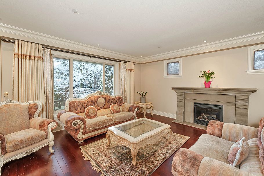 607 W 53 Avenue Vancouver, BC - 9