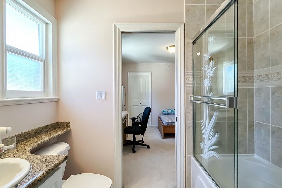 2802 E 45th Avenue Vancouver, BC - 19