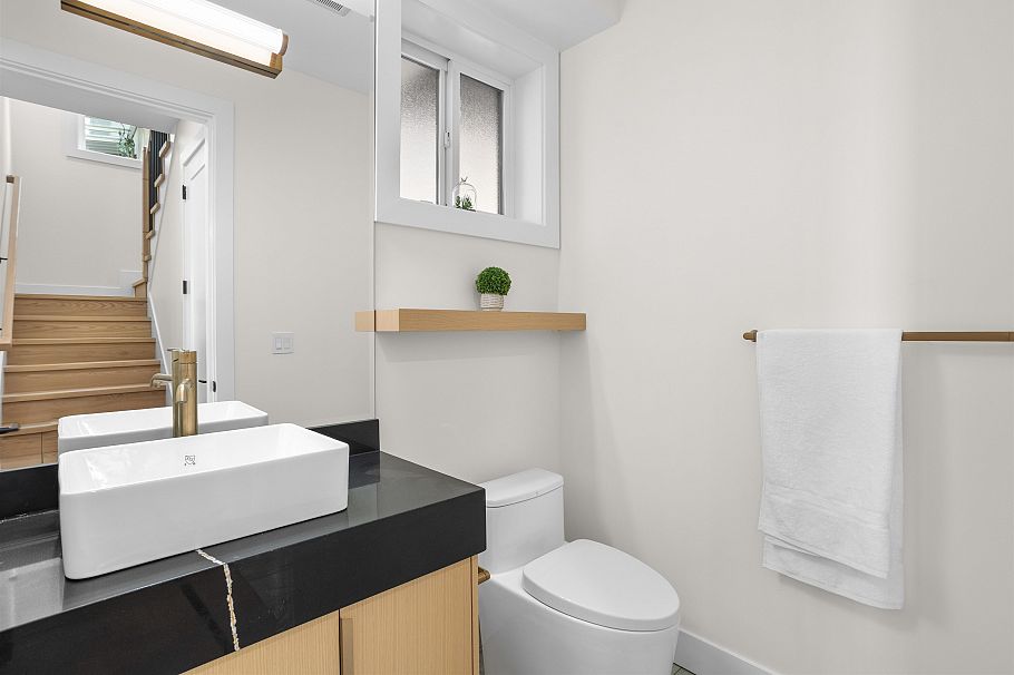 2 3429 Napier Street Vancouver, BC - 10