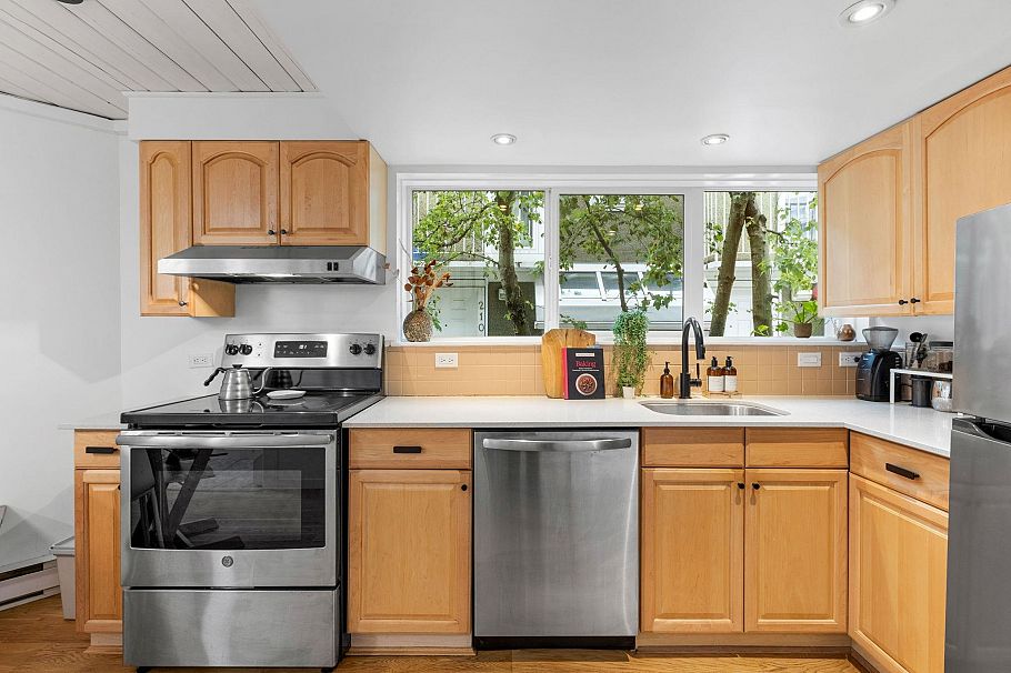 212 1045 W 8th Avenue Vancouver, BC - 9