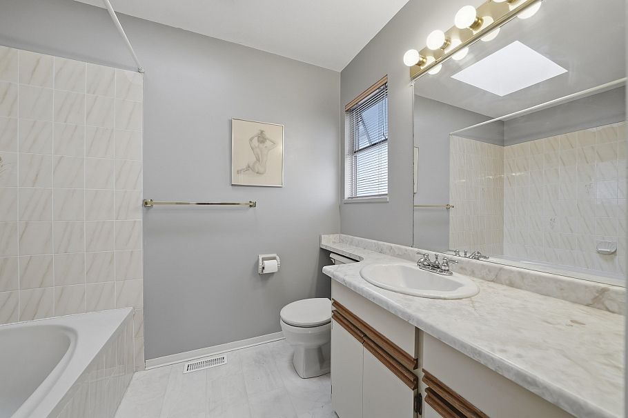 2915 Charles Street Vancouver, BC - 22