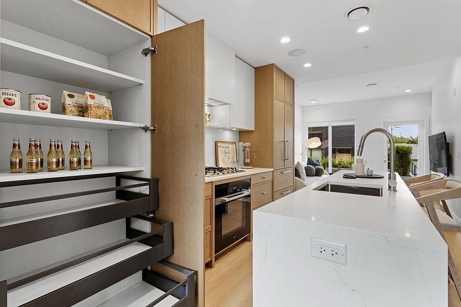 555 W 26th Avenue Vancouver, BC - 6