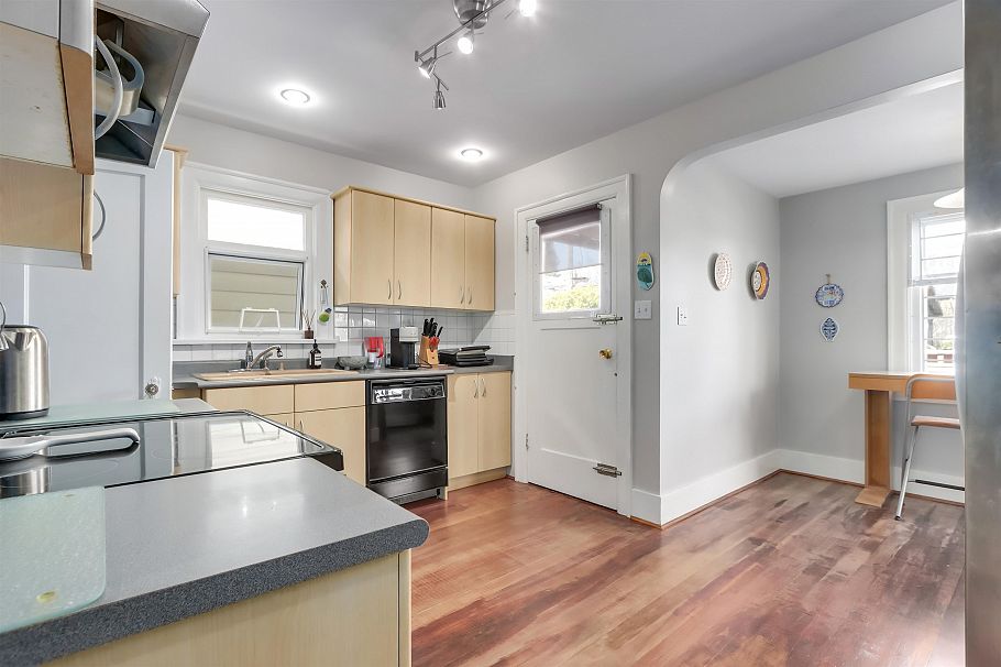 4529 W 8th Avenue Vancouver, BC - 8