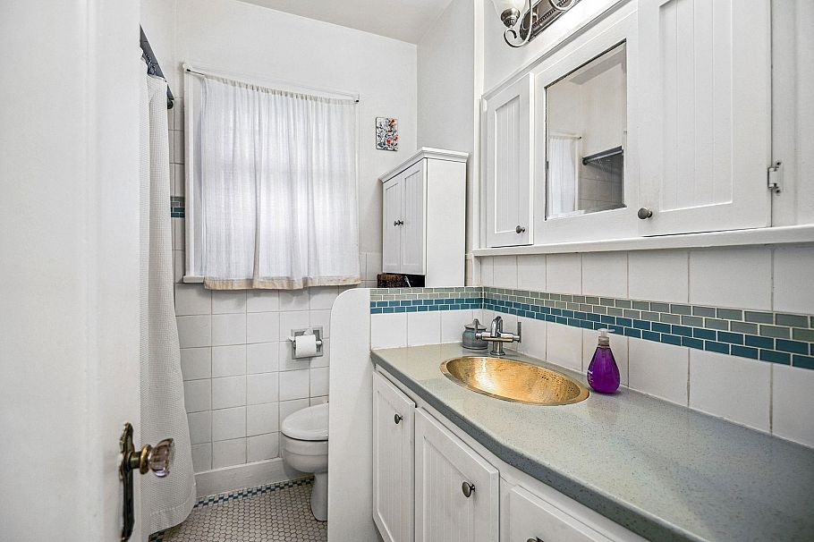 4533 W 8th Avenue Vancouver, BC - 14