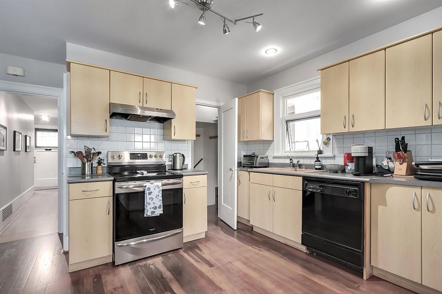 4529 W 8th Avenue Vancouver, BC - 11