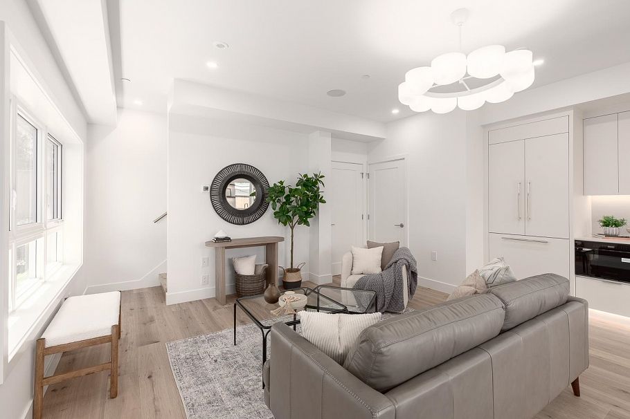 1135 W 33rd Avenue Vancouver, BC - 4