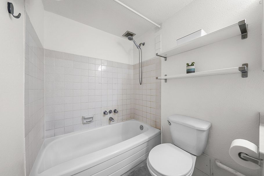 411 1333 Hornby Street Vancouver, BC - 17