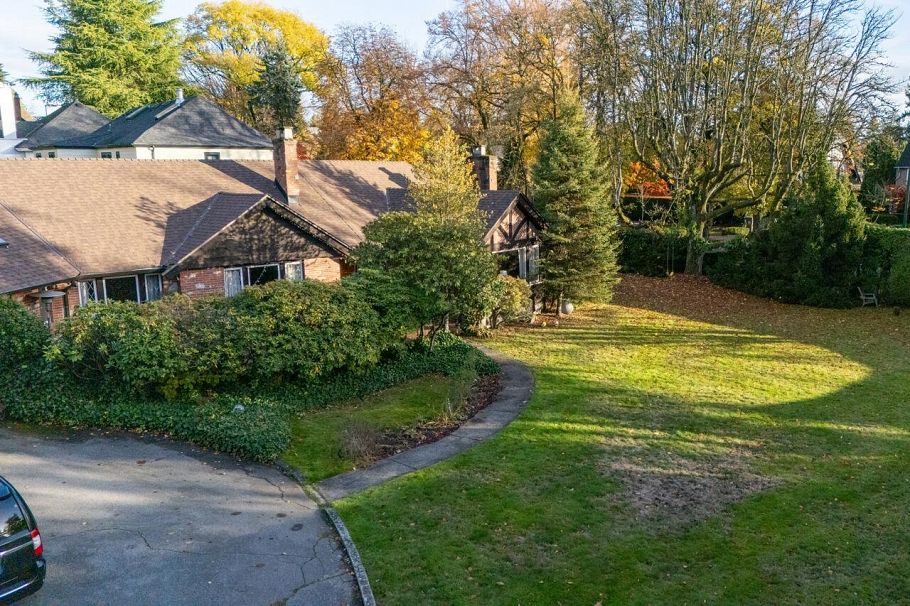 6476 Adera Street Vancouver, BC - 2