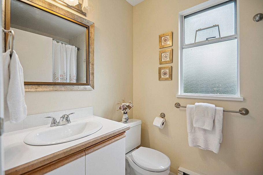 1089 Kilmer Road North Vancouver, BC - 24