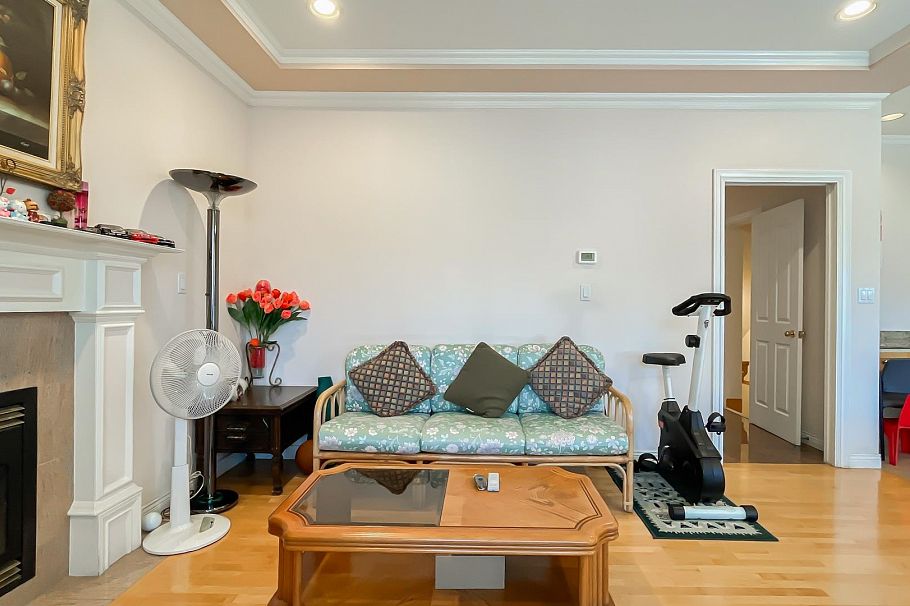 2802 E 45th Avenue Vancouver, BC - 6