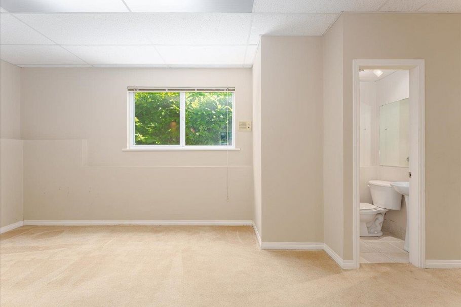 1228 Adderley Street North Vancouver, BC - 21