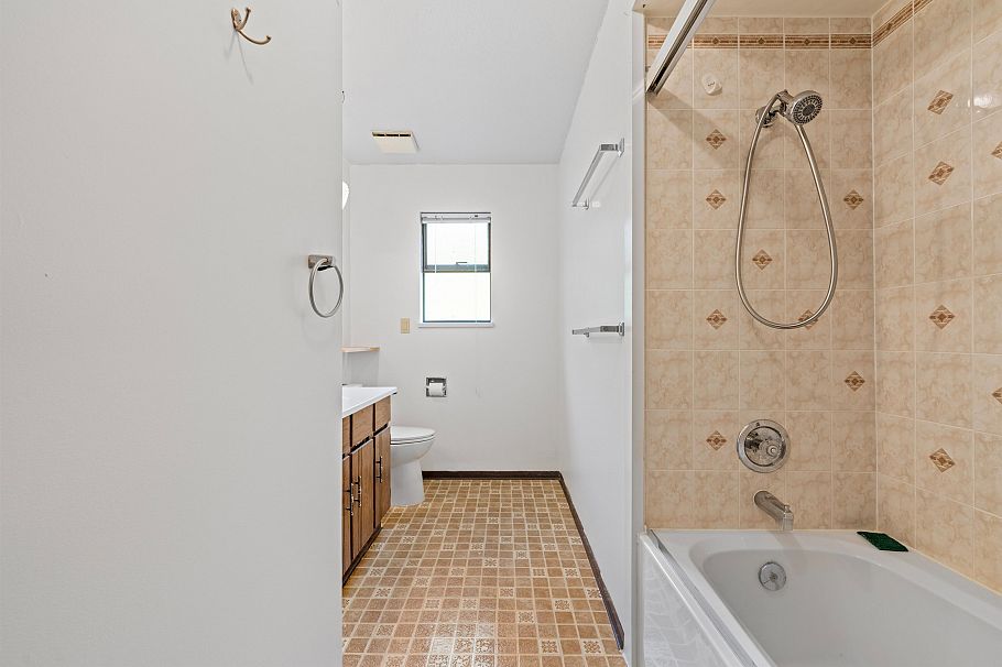 1006 Hendecourt Road North Vancouver, BC - 22