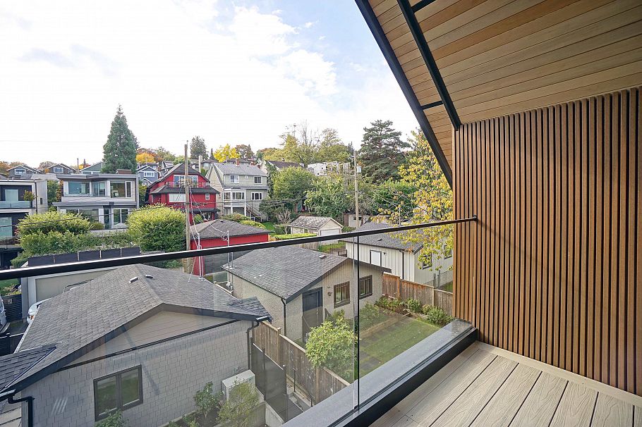 2 3460 W 14th Avenue Vancouver, BC - 29