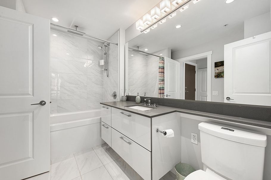 311 2651 Library Lane North Vancouver, BC - 17