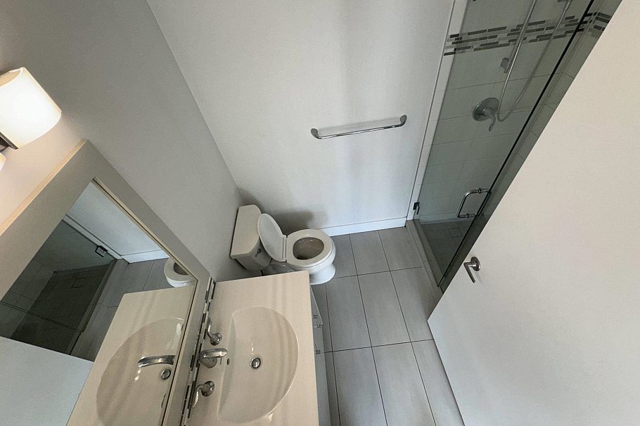 1177 PACIFIC BLVD, Vancouver BC V6Z 2R8 Vancouver, BC - 17