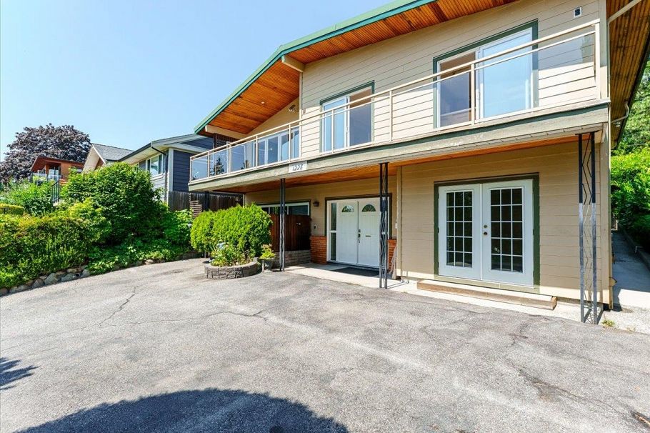 1228 Adderley Street North Vancouver, BC - 27