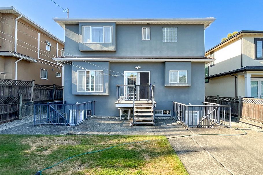 2802 E 45th Avenue Vancouver, BC - 27