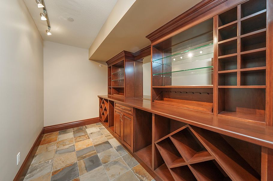 607 W 53 Avenue Vancouver, BC - 38