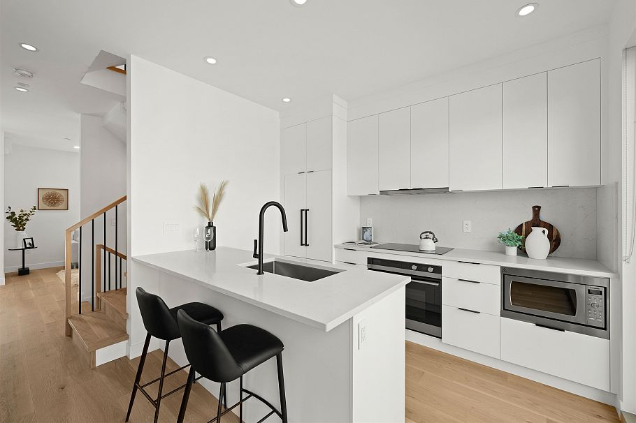 2412 Victoria Drive Vancouver, BC - 5