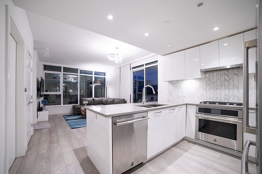 201 3581 NE Kent Avenue Vancouver, BC - 4