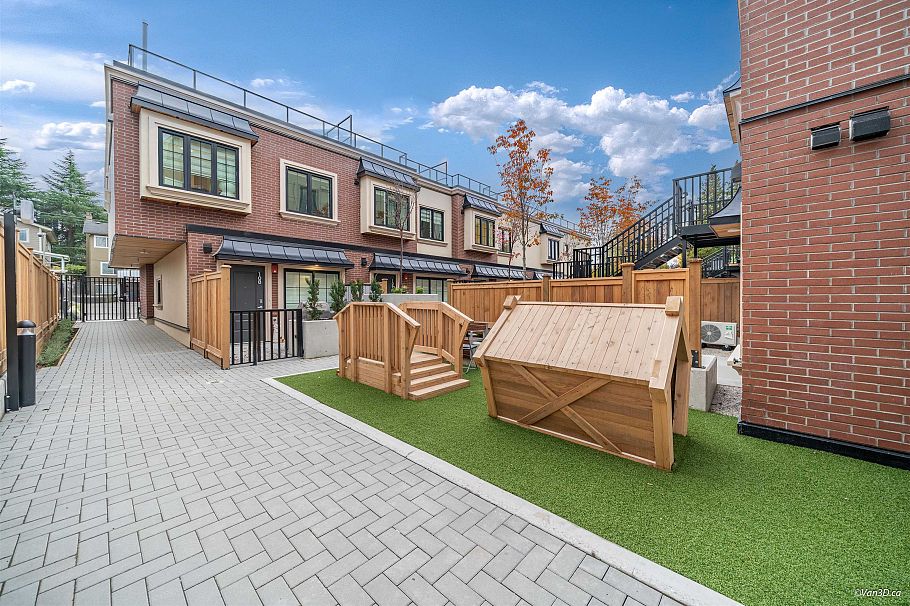 208 918 W 32nd Avenue Vancouver, BC - 32