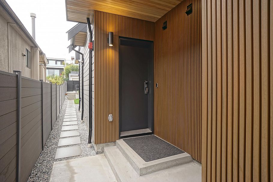 2 3460 W 14th Avenue Vancouver, BC - 2