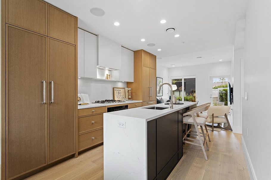 555 W 26th Avenue Vancouver, BC - 5