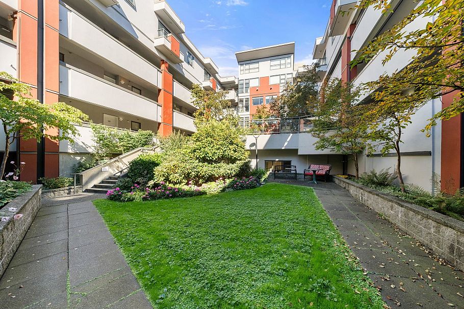 405 305 Lonsdale Avenue North Vancouver, BC - 30