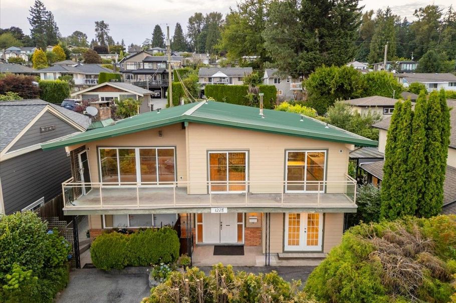 1228 Adderley Street North Vancouver, BC - 1
