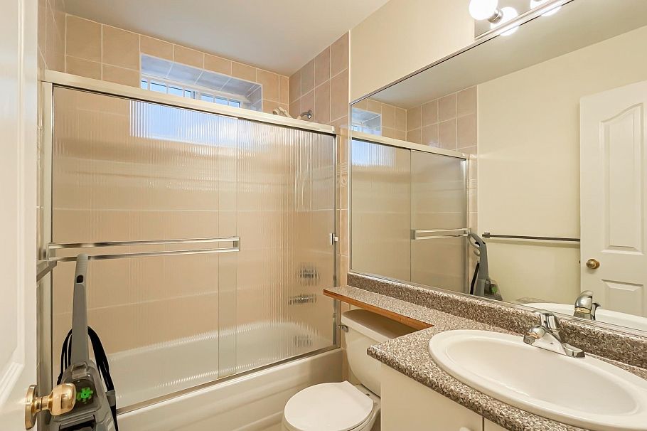 2802 E 45th Avenue Vancouver, BC - 26