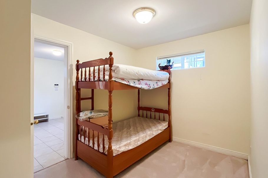 2802 E 45th Avenue Vancouver, BC - 24