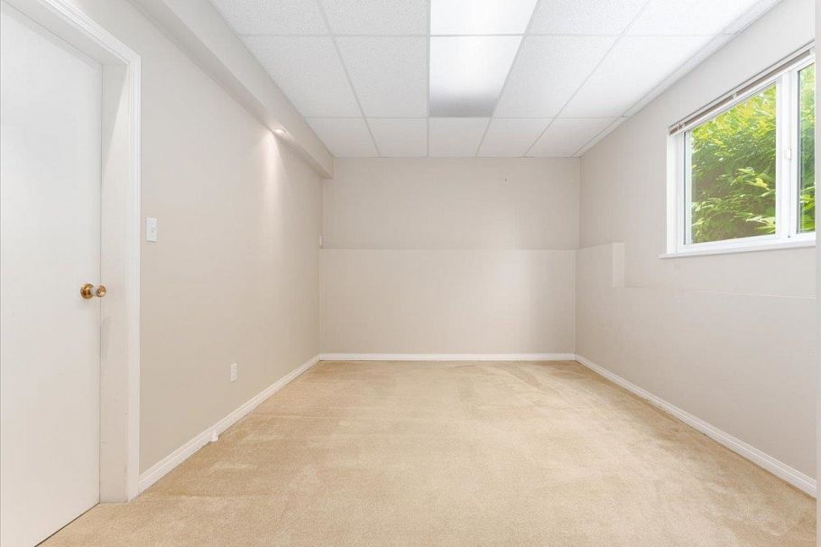 1228 Adderley Street North Vancouver, BC - 22