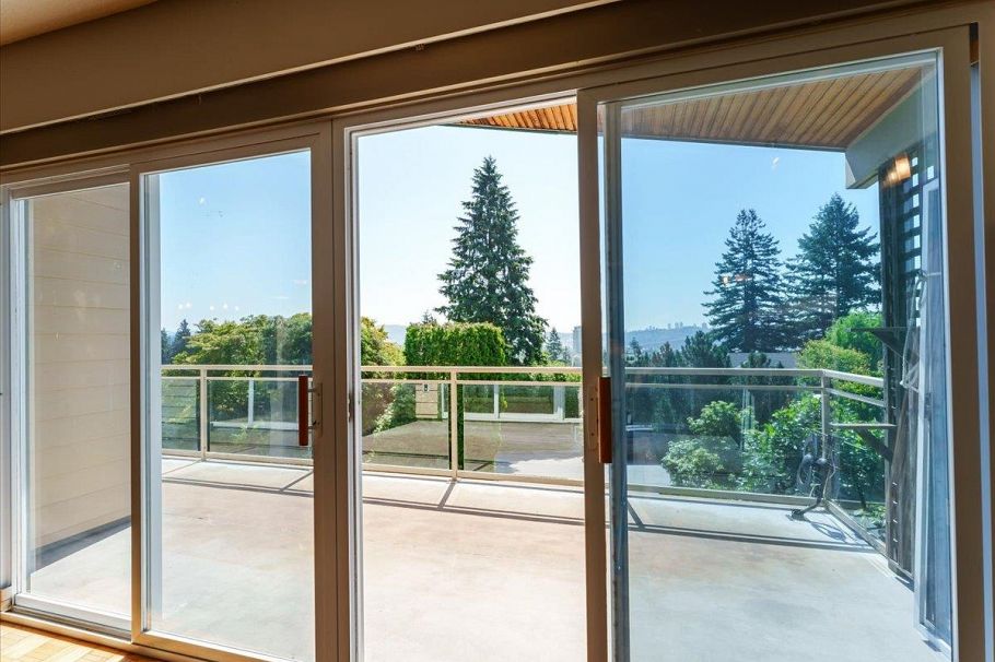 1228 Adderley Street North Vancouver, BC - 9