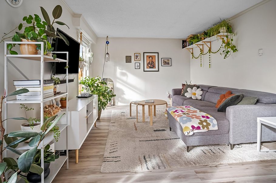 205 235 W 4th Street North Vancouver, BC - 2