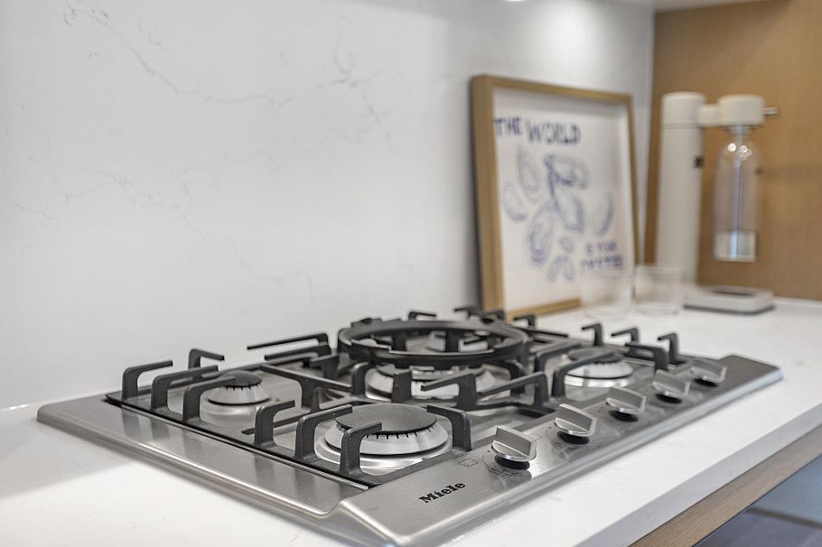 555 W 26th Avenue Vancouver, BC - 10