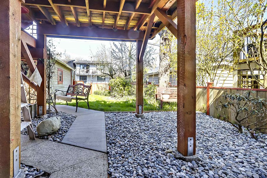 4529 W 8th Avenue Vancouver, BC - 24